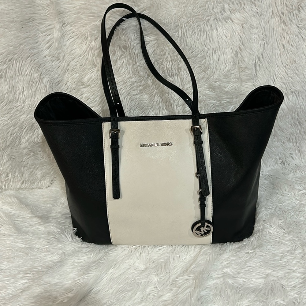 Vintage Michael Kors Jetset travel bag. Black and white
